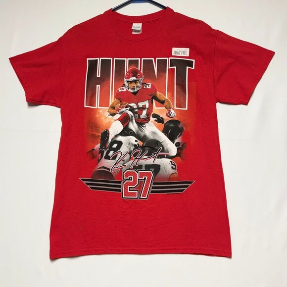 NEW Kareem Hunt Red Graphic Football T-Shirt M Gildan Heavy Cotton Sports Tee - Picture 2 of 7